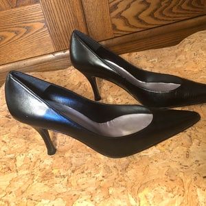 Savvy black leather stiletto heels 8